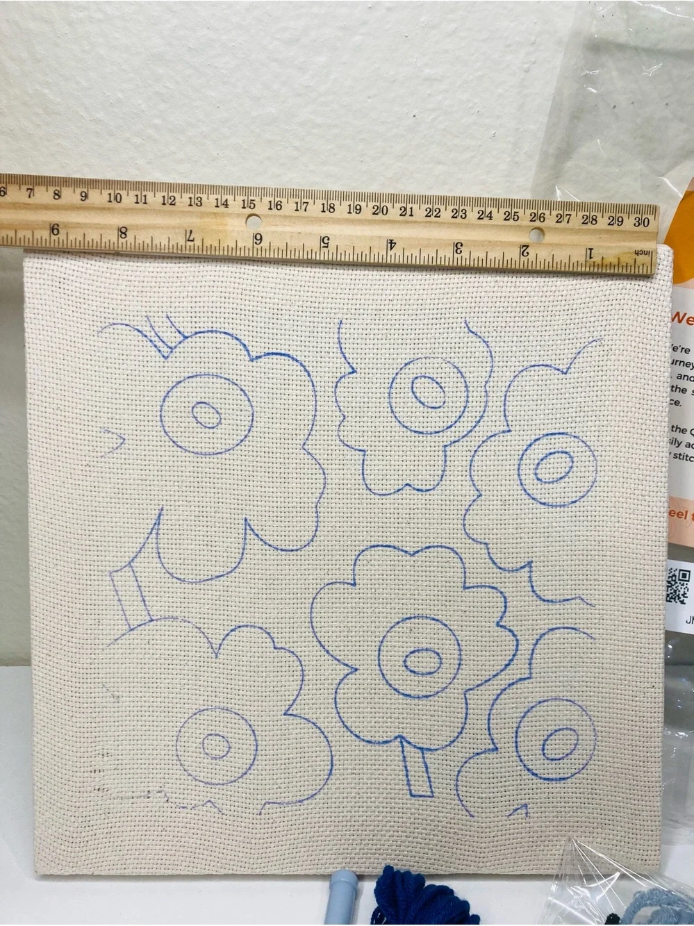 NEW Jaenea Floral Punch Needle Canvas with Punch Needle & Yarn Kit